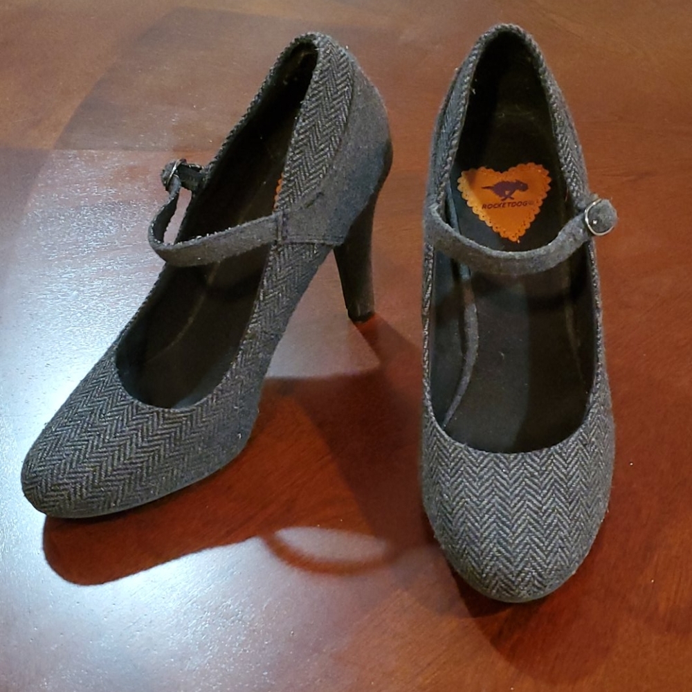 Grey closed toe heels!!